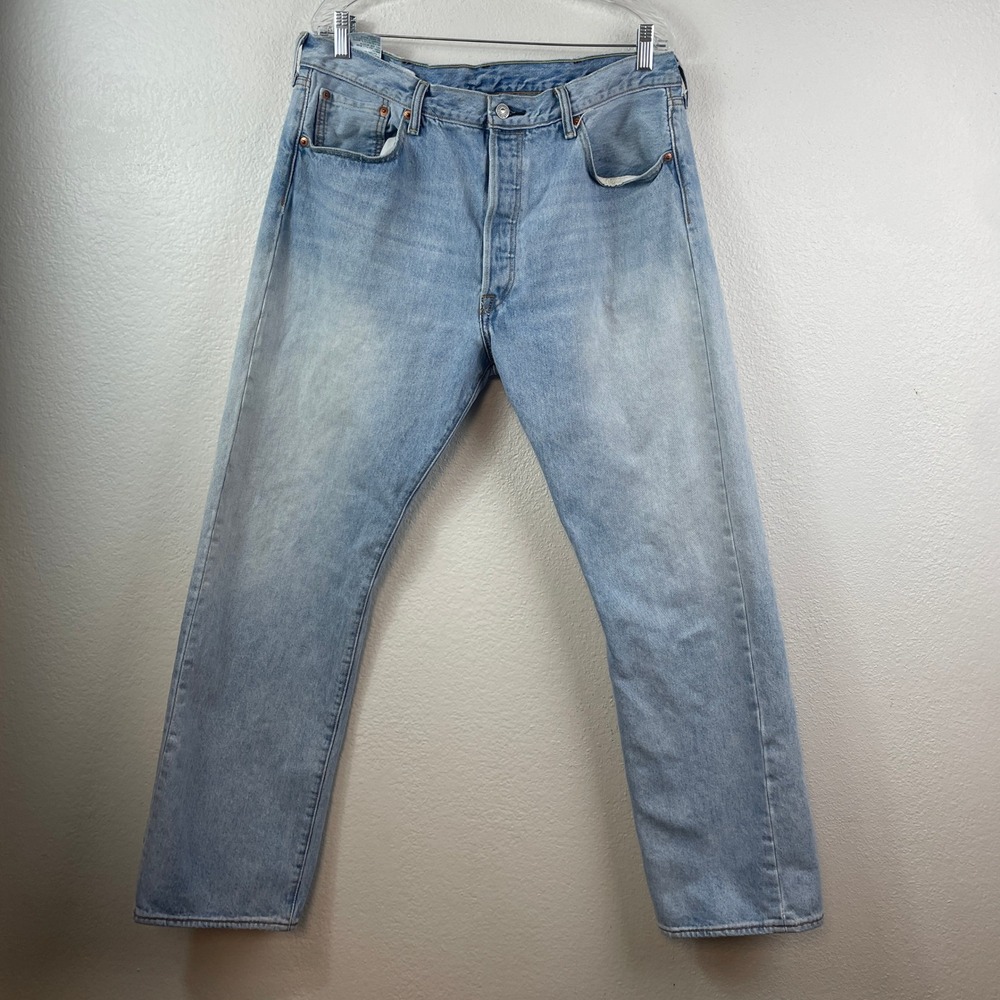 Levis 501 Mens Light Wash Blue Straight Leg Denim Jeans 38x32 (actual 37x30)